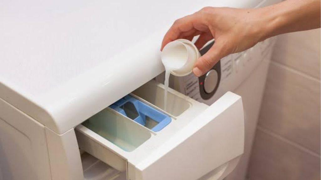 How to Put Bleach in Washing Machine