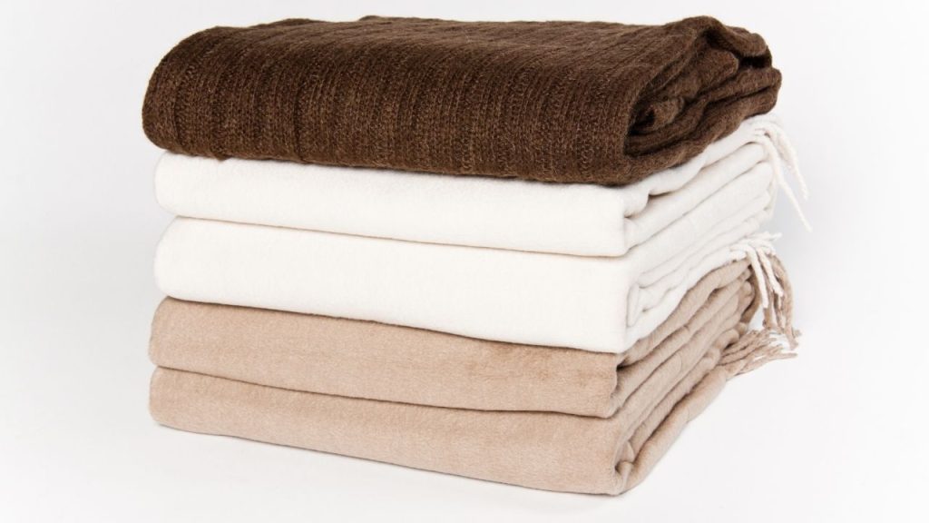How to Wash Heavy Blankets in Washing Machine