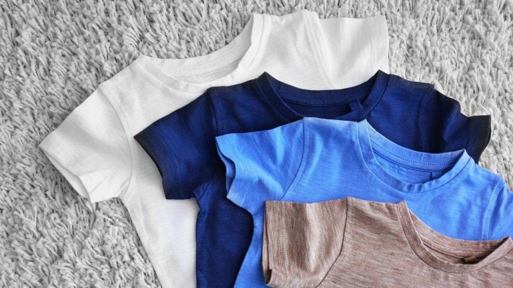 How to Unwrinkle Clothes in the Dryer