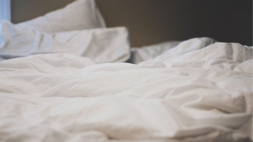 How to Wash White Sheets in Washing Machine