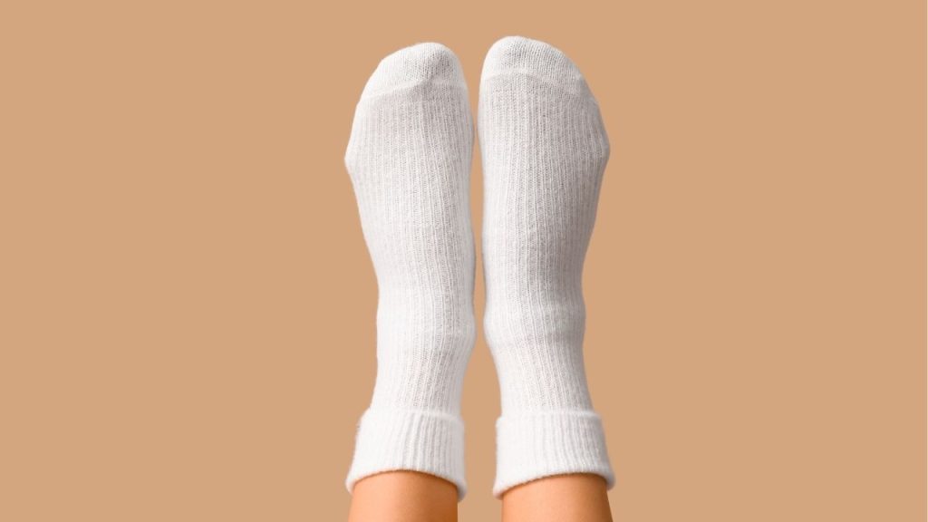 How to Wash White Socks in Washing Machine